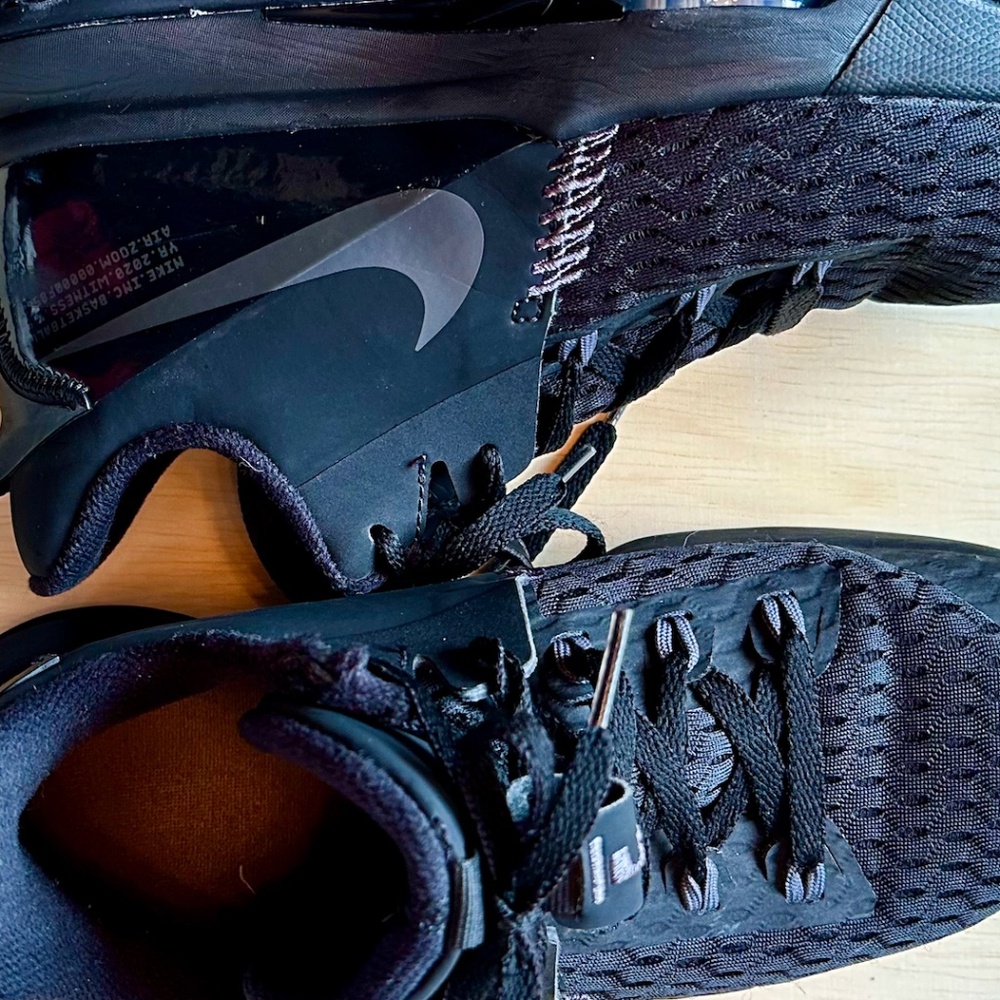 Nike LeBron Witness V, Black/Dark Grey, Size 8, Basketball Shoe - Picture 6 of 10